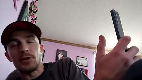 Snapshot of str33twyz3 chatting on December 10, 2024, 2:28 pm Streetwyze online show from December 10, 2024, 2:28 pm