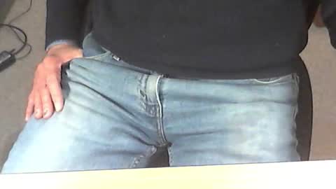 Snapshot of str8_dave chatting on November 26, 2025, 8:10 pm Dave online show from November 26, 2025, 8:10 pm