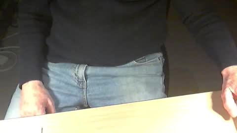 Snapshot of str8_dave chatting on December 18, 2025, 11:22 pm Dave online show from December 18, 2025, 11:22 pm