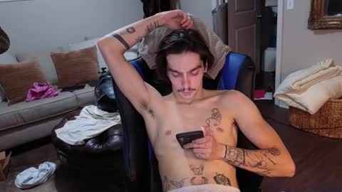 Snapshot of str8whiteboy21 chatting on September 15, 2025, 5:29 am str8whiteboy21 online show from September 15, 2025, 5:29 am