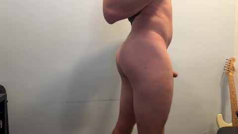 Snapshot of stradivario_05 chatting on February 19, 2025, 8:20 pm stradi online show from February 19, 2025, 8:20 pm