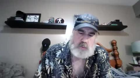 Snapshot of straightbear4you chatting on January 14, 2026, 2:06 am Straightbear4you online show from January 14, 2026, 2:06 am