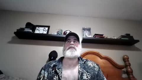Snapshot of straightbear4you chatting on January 18, 2026, 12:03 am Straightbear4you online show from January 18, 2026, 12:03 am
