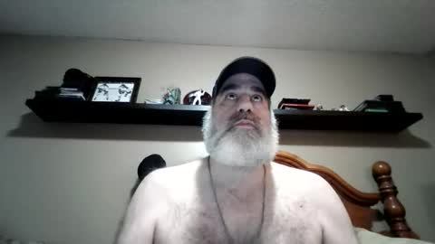 Snapshot of straightbear4you chatting on January 19, 2026, 6:17 am Straightbear4you online show from January 19, 2026, 6:17 am