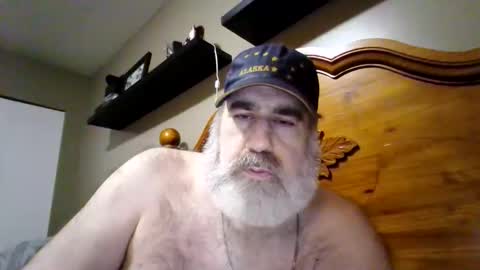 Snapshot of straightbear4you chatting on February 9, 2026, 9:57 am Straightbear4you online show from February 9, 2026, 9:57 am