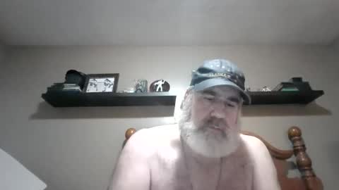 Snapshot of straightbear4you chatting on February 10, 2026, 5:33 am Straightbear4you online show from February 10, 2026, 5:33 am