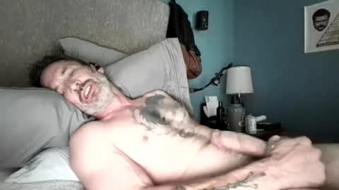 Snapshot of straighthungmarriedman chatting on July 4, 2026, 11:22 pm straighthungmarriedman online show from July 4, 2026, 11:22 pm