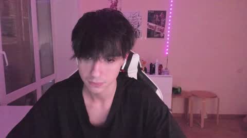 Snapshot of stralght_twinks chatting on December 18, 2024, 12:10 am Ray online show from December 18, 2024, 12:10 am