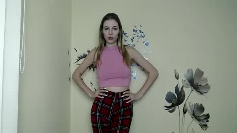 Amalia online show from December 16, 2024, 1:43 pm