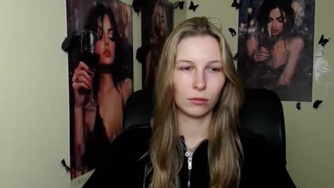 Snapshot of stranger_giirl chatting on April 23, 2026, 11:20 am Amalia online show from April 23, 2026, 11:20 am