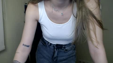 Snapshot of stranger_giirl chatting on July 28, 2026, 11:17 am Amalia online show from July 28, 2026, 11:17 am