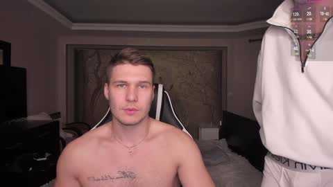Snapshot of stranggee chatting on January 8, 2025, 10:37 pm Artem online show from January 8, 2025, 10:37 pm