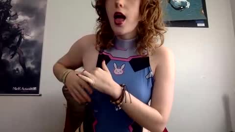 strawb3rrymilkk online show from October 1, 2025, 7:09 pm