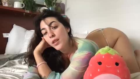 Snapshot of strawberripulp chatting on October 23, 2025, 4:17 pm Angel Baby online show from October 23, 2025, 4:17 pm