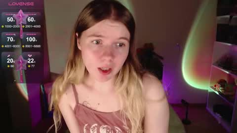 Snapshot of strawberry_juli chatting on October 7, 2025, 11:29 am Juli online show from October 7, 2025, 11:29 am