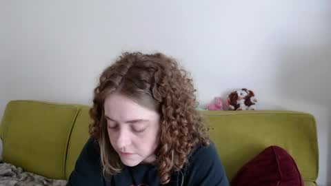 Strawberrylotsacake online show from May 11, 2026, 4:48 pm
