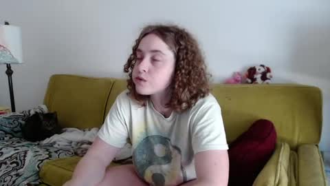 Strawberrylotsacake online show from May 12, 2026, 4:59 pm