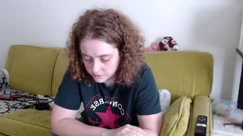 Strawberrylotsacake online show from May 19, 2026, 4:35 pm