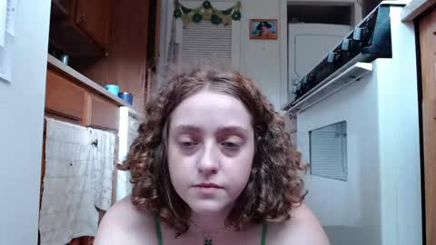Strawberrylotsacake online show from May 22, 2026, 4:23 pm