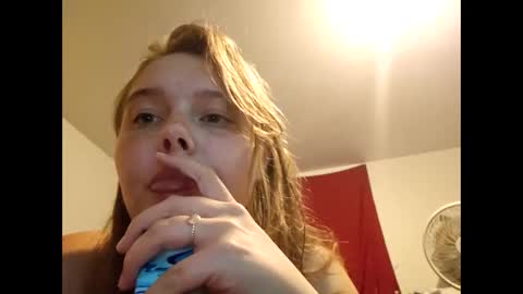 Snapshot of strawberryluv420 chatting on January 9, 2026, 6:27 am Strawberry online show from January 9, 2026, 6:27 am