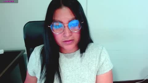 Snapshot of strawlux chatting on February 19, 2026, 6:53 am strawlux online show from February 19, 2026, 6:53 am