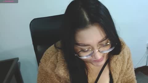 Snapshot of strawlux chatting on February 25, 2026, 3:49 am strawlux online show from February 25, 2026, 3:49 am