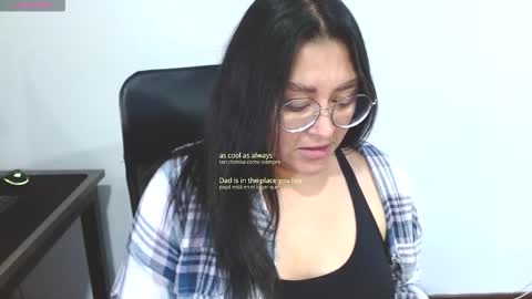 Snapshot of strawlux chatting on February 26, 2026, 7:29 am strawlux online show from February 26, 2026, 7:29 am