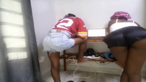 Snapshot of streetlioness chatting on December 17, 2025, 1:39 pm streetlioness online show from December 17, 2025, 1:39 pm