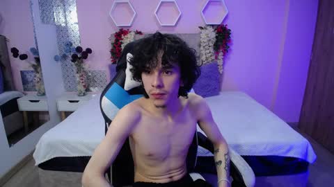 Snapshot of strip_demons chatting on December 3, 2024, 12:27 pm Nikolas And Sophia online show from December 3, 2024, 12:27 pm