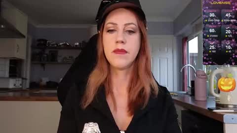 Amorina online show from October 31, 2025, 11:00 am