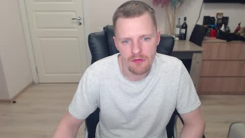 strong_guy_xxx online show from January 13, 2026, 3:28 pm