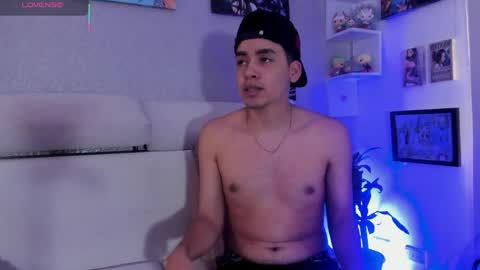 Snapshot of strong_rock69 chatting on April 1, 2026, 3:31 pm strong_rock69 online show from April 1, 2026, 3:31 pm