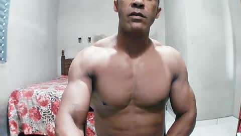 Snapshot of strongdaddyfantastic chatting on March 26, 2026, 12:33 pm strongdaddyfantastic online show from March 26, 2026, 12:33 pm