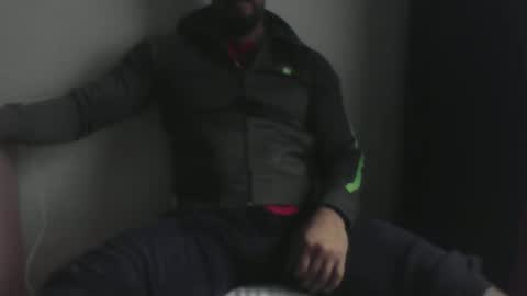 Snapshot of studdotcom chatting on October 8, 2025, 9:18 am Ero online show from October 8, 2025, 9:18 am