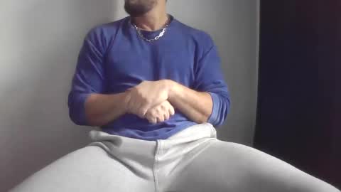 Snapshot of studdotcom chatting on December 2, 2025, 9:03 am Ero online show from December 2, 2025, 9:03 am