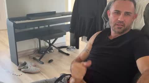 Simon online show from August 5, 2026, 8:00 pm