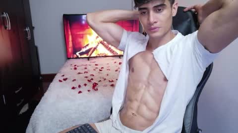 stylish man online show from May 21, 2026, 10:06 pm