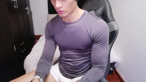 stylish man online show from May 25, 2026, 8:59 pm