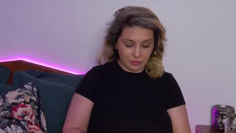 Carla online show from September 12, 2025, 9:53 am