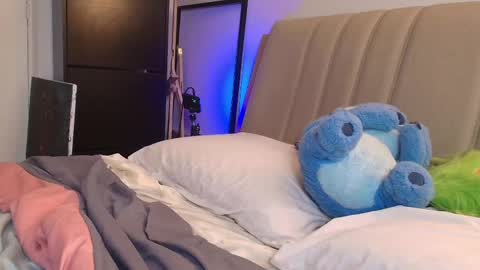 Zoe online show from May 4, 2026, 3:24 am