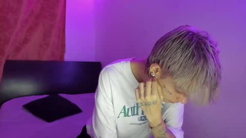 Snapshot of submissive_boyy_ chatting on February 3, 2026, 9:09 pm nico online show from February 3, 2026, 9:09 pm