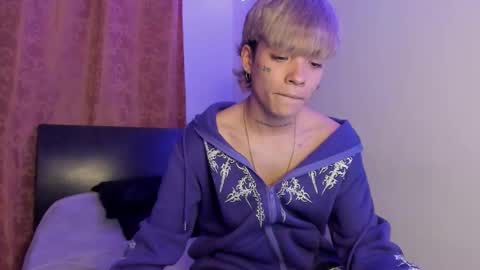 Snapshot of submissive_boyy_ chatting on March 26, 2026, 8:25 pm nico online show from March 26, 2026, 8:25 pm
