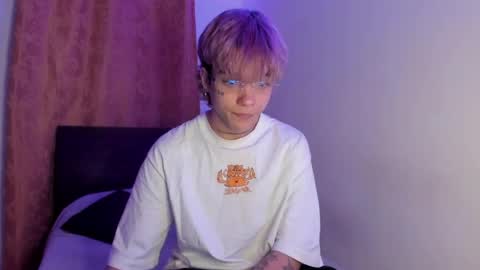 Snapshot of submissive_boyy_ chatting on April 2, 2026, 7:44 pm nico online show from April 2, 2026, 7:44 pm