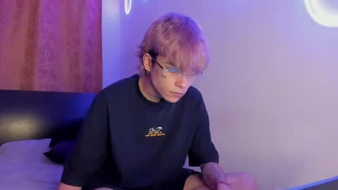 Snapshot of submissive_boyy_ chatting on April 9, 2026, 6:13 pm nico online show from April 9, 2026, 6:13 pm