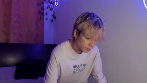 Snapshot of submissive_boyy_ chatting on April 17, 2026, 5:27 pm nico online show from April 17, 2026, 5:27 pm