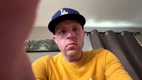 Snapshot of submissivebrett381 chatting on February 15, 2026, 6:15 pm submissivebrett381 online show from February 15, 2026, 6:15 pm