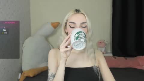 Chloe online show from October 19, 2025, 3:01 pm