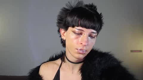 Snapshot of succubot chatting on December 2, 2025, 9:36 am Angel online show from December 2, 2025, 9:36 am