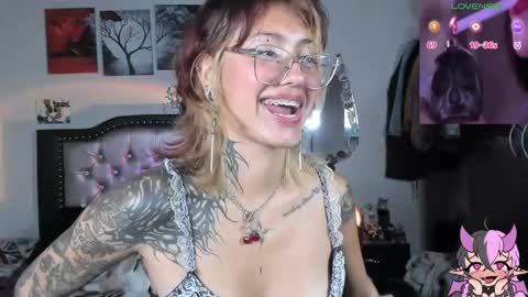 Snapshot of succubus_girl_ chatting on January 28, 2025, 5:56 pm Alexy online show from January 28, 2025, 5:56 pm