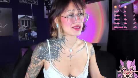 Snapshot of succubus_girl_ chatting on September 15, 2025, 3:45 pm Alexy online show from September 15, 2025, 3:45 pm